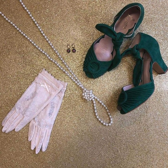 Miss L Fire Loretta Green Classic Ruched Peep Toe Suede Pumps - Picture 2 of 7